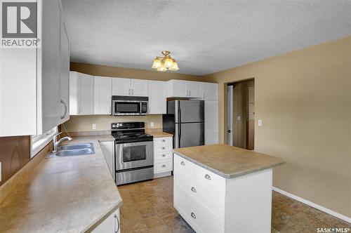 110 3Rd Avenue W, Gravelbourg, SK - Indoor Photo Showing Kitchen With Double Sink
