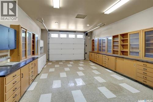 110 3Rd Avenue W, Gravelbourg, SK - Indoor Photo Showing Garage