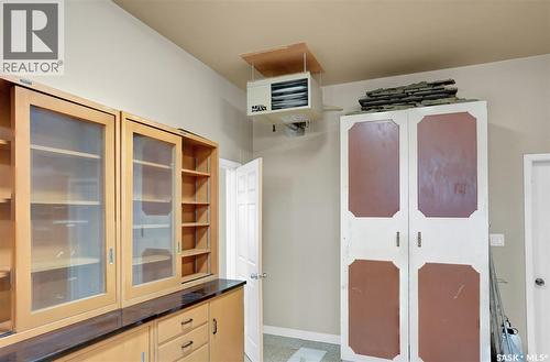 110 3Rd Avenue W, Gravelbourg, SK - Indoor