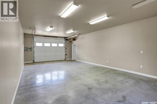 110 3Rd Avenue W, Gravelbourg, SK - Indoor Photo Showing Garage