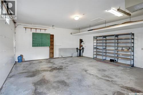 110 3Rd Avenue W, Gravelbourg, SK - Indoor Photo Showing Garage