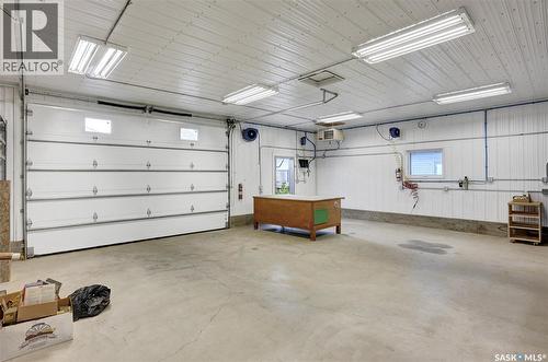 110 3Rd Avenue W, Gravelbourg, SK - Indoor Photo Showing Garage