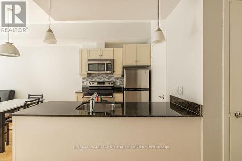 914 - 235 Kent Street, Ottawa, ON - Indoor Photo Showing Kitchen