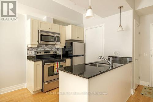 914 - 235 Kent Street, Ottawa, ON - Indoor Photo Showing Kitchen