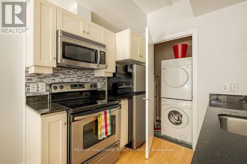 914 - 235 Kent Street, Ottawa, ON - Indoor Photo Showing Kitchen