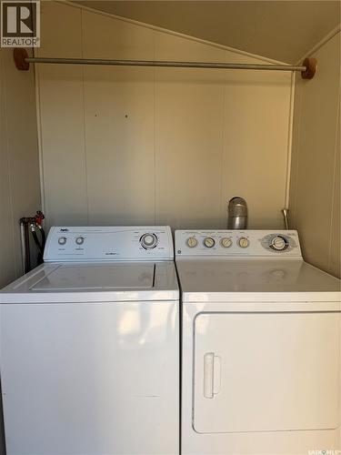 322 2Nd Avenue, Young, SK - Indoor Photo Showing Laundry Room