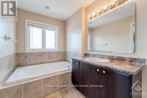 401 Foxhall Way, Ottawa, ON - Indoor Photo Showing Bathroom