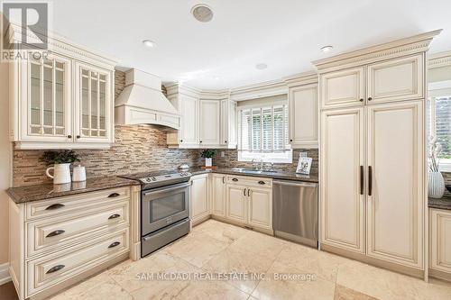 1779 Fifeshire Court, Mississauga, ON - Indoor Photo Showing Kitchen With Upgraded Kitchen