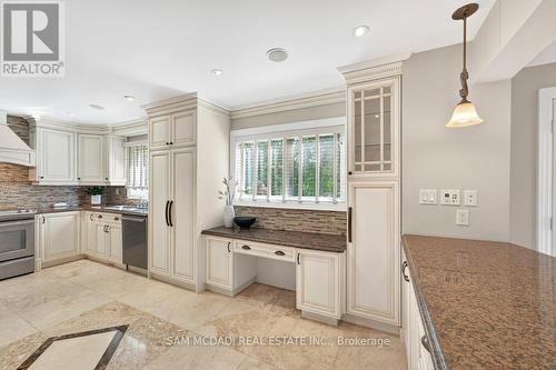1779 Fifeshire Court, Mississauga, ON - Indoor Photo Showing Kitchen