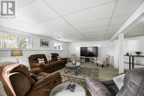 2597 North Campbell Road, Augusta, ON - Indoor Photo Showing Living Room