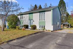 1286 Rue des Insignes  Québec (La Haute-Saint-Charles), QC G3J 1R7