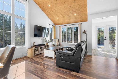 Salon - 5900 Route De Fossambault, Fossambault-Sur-Le-Lac, QC - Indoor Photo Showing Other Room