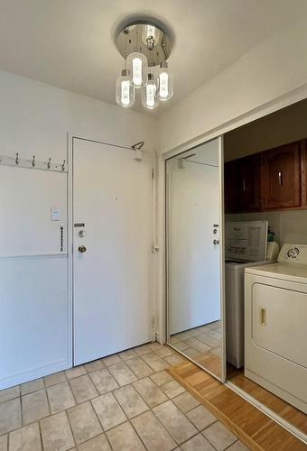Hall - 303-5200 Rue Léon-Méthot, Trois-Rivières, QC - Indoor Photo Showing Laundry Room