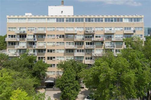 1003-71 Roslyn RD  Winnipeg, MB R3L 0G2