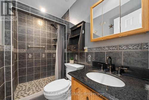 325 County Rd 30 Road, Prince Edward County (Hallowell Ward), ON - Indoor Photo Showing Bathroom