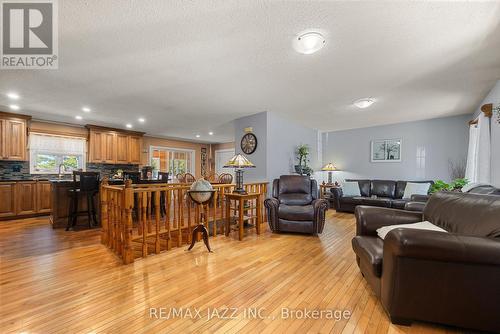 325 County Rd 30 Road, Prince Edward County (Hallowell Ward), ON - Indoor Photo Showing Living Room