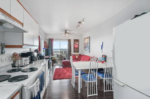 Cuisine - 67  - 67A Av. De Venise O., Venise-En-Québec, QC - Indoor Photo Showing Kitchen