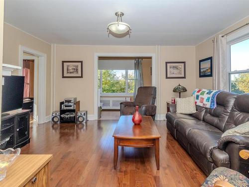 15 Harriet Street, Sydney River, NS 