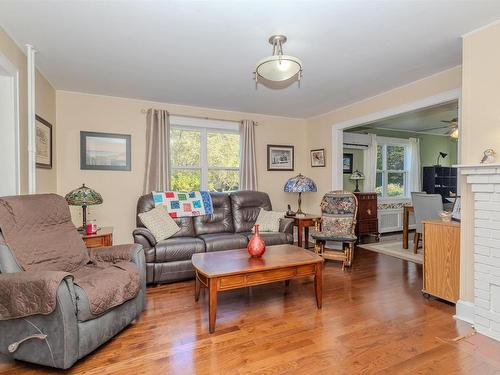 15 Harriet Street, Sydney River, NS 