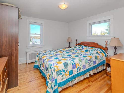 15 Harriet Street, Sydney River, NS 