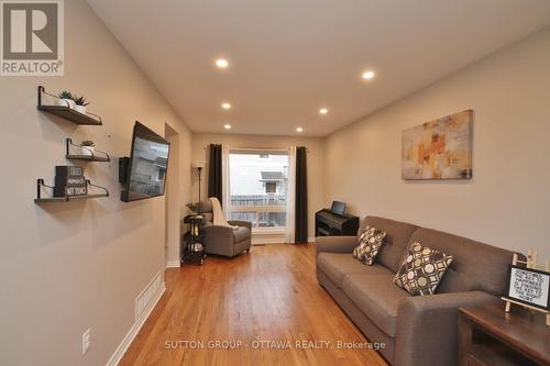 1267 Shillington Avenue, Ottawa, ON - Indoor Photo Showing Living Room