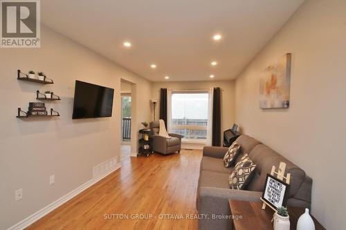1267 Shillington Avenue, Ottawa, ON - Indoor Photo Showing Living Room