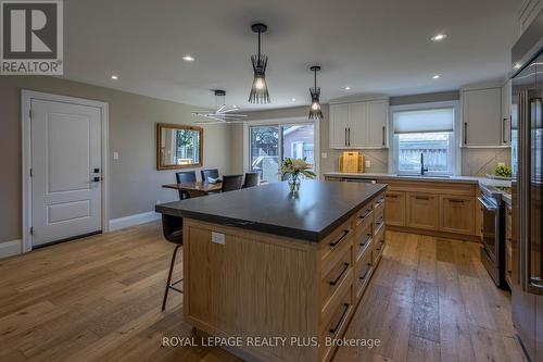 884 Eagle Drive, Burlington, ON - Indoor Photo Showing Kitchen