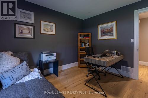 884 Eagle Drive, Burlington, ON - Indoor Photo Showing Other Room