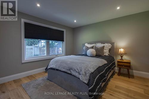 884 Eagle Drive, Burlington, ON - Indoor Photo Showing Bedroom