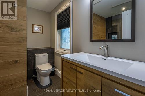 884 Eagle Drive, Burlington, ON - Indoor Photo Showing Bathroom