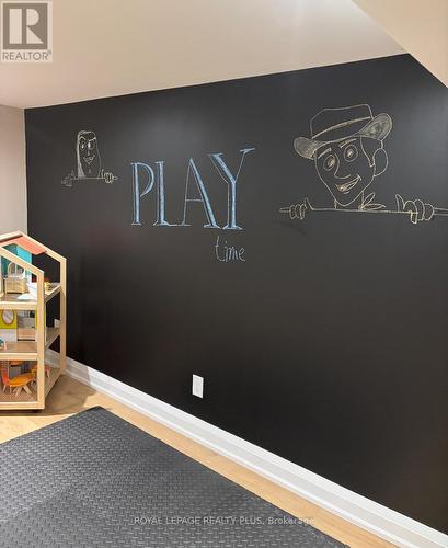 884 Eagle Drive, Burlington, ON - 