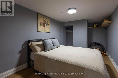 884 Eagle Drive, Burlington, ON - Indoor Photo Showing Bedroom