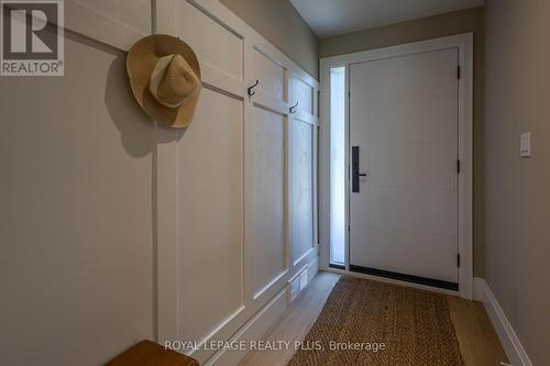 884 Eagle Drive, Burlington, ON - Indoor Photo Showing Other Room