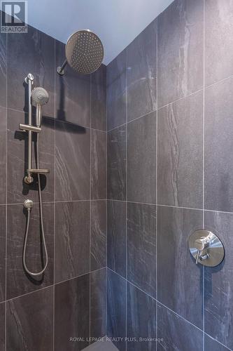 884 Eagle Drive, Burlington, ON - Indoor Photo Showing Bathroom