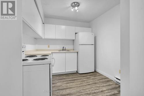 118 - 15 Jacksway Crescent, London North (North G), ON - Indoor Photo Showing Kitchen