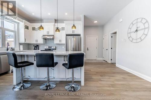 1 - 7472 Mountain Road, Niagara Falls (Casey), ON - Indoor Photo Showing Kitchen With Upgraded Kitchen