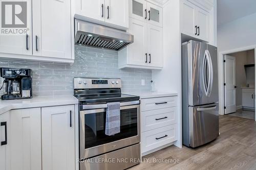 1 - 7472 Mountain Road, Niagara Falls (Casey), ON - Indoor Photo Showing Kitchen