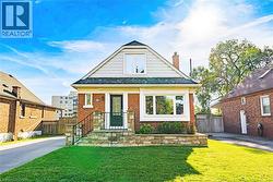 35 IPSWICH Place  Hamilton, ON L8K 3E8