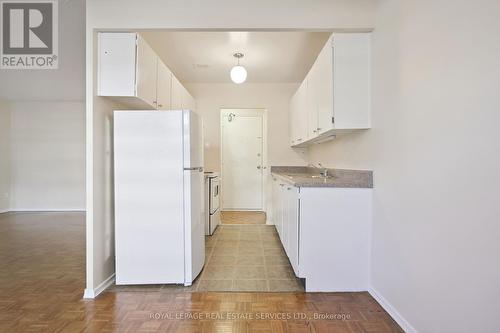 107 - 7 Helene Street N, Mississauga, ON - Indoor Photo Showing Kitchen