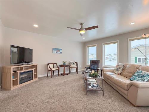 81 Mockingbird Drive, Brandon, MB - Indoor Photo Showing Living Room