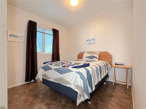 81 Mockingbird Drive, Brandon, MB - Indoor Photo Showing Bedroom