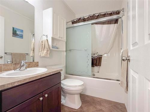 81 Mockingbird Drive, Brandon, MB - Indoor Photo Showing Bathroom