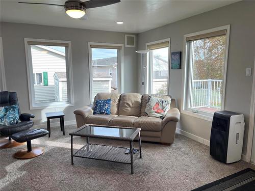 81 Mockingbird Drive, Brandon, MB - Indoor Photo Showing Living Room
