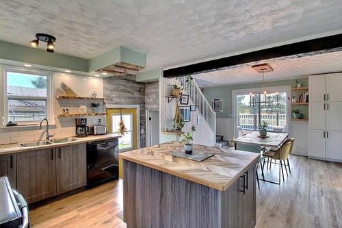 Cuisine - 11133 Boul. Rideau, Rouyn-Noranda, QC - Indoor Photo Showing Kitchen With Double Sink
