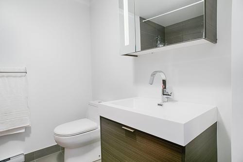 Bathroom - 508-235 Rue Peel, Montréal (Le Sud-Ouest), QC - Indoor Photo Showing Bathroom