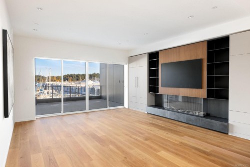 201-2270 Harbour Rd, Sidney, BC - Indoor With Fireplace