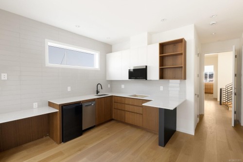 201-2270 Harbour Rd, Sidney, BC - Indoor Photo Showing Kitchen