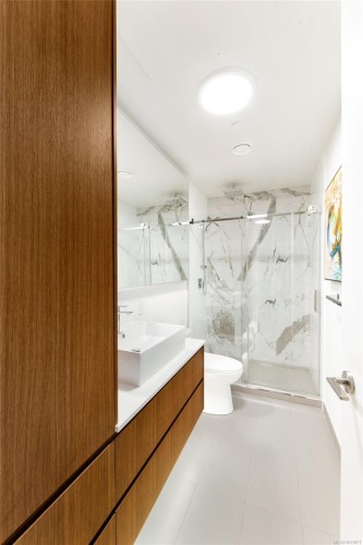 201-2270 Harbour Rd, Sidney, BC - Indoor Photo Showing Bathroom