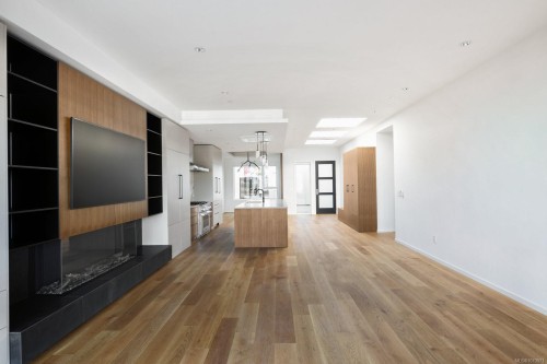 201-2270 Harbour Rd, Sidney, BC - Indoor Photo Showing Other Room