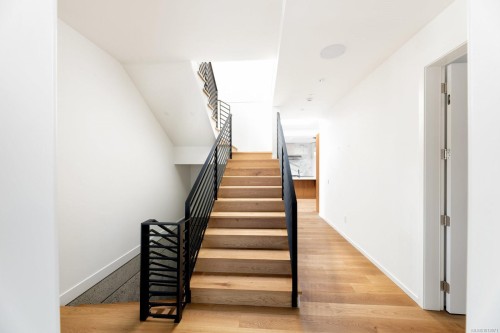 201-2270 Harbour Rd, Sidney, BC - Indoor Photo Showing Other Room